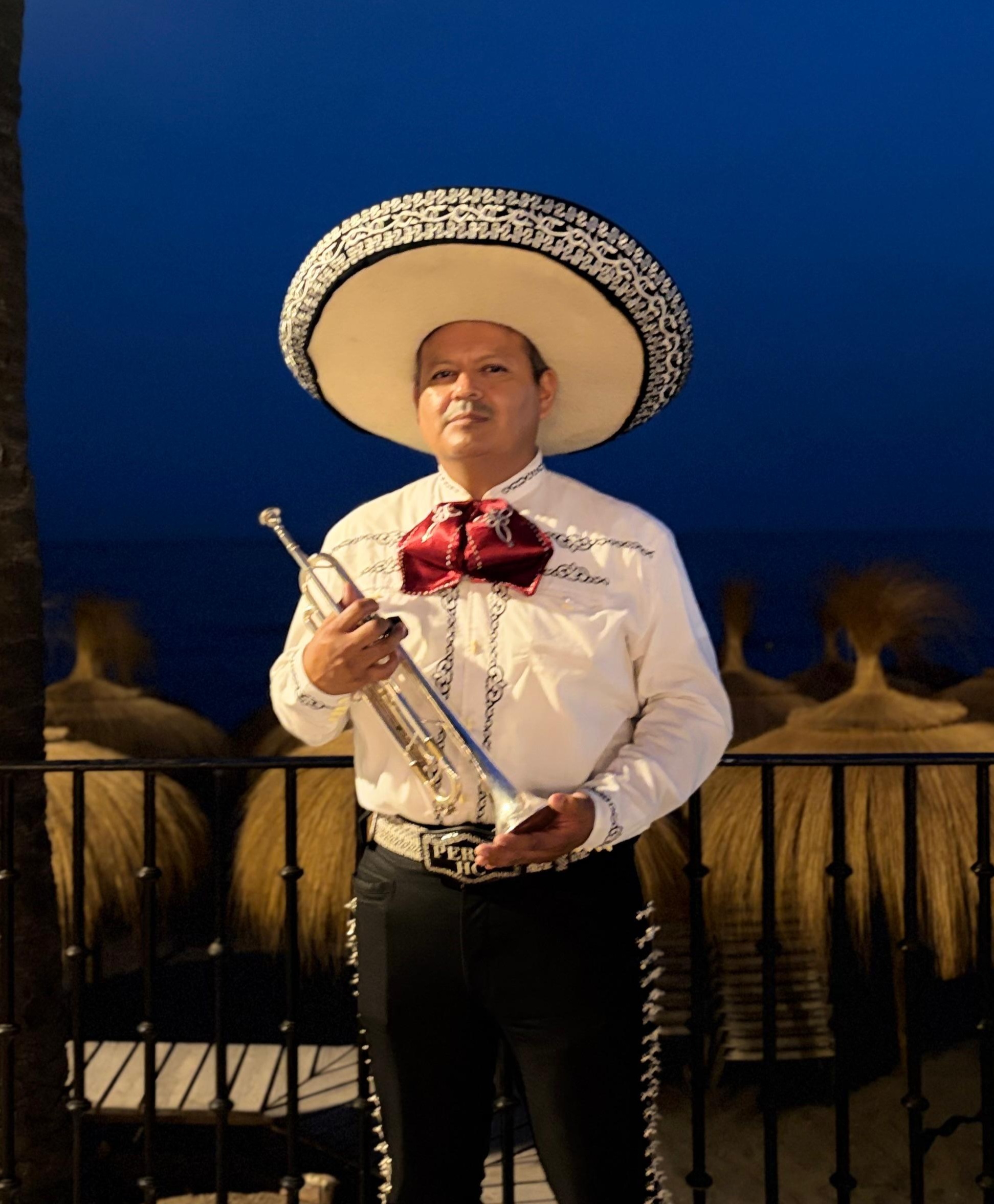 Mariachi Perla HC